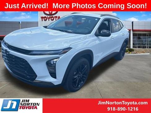 Used 2025 Chevrolet Trax ACTIV w/ Driver Confidence Package FWD image 3