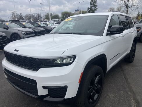 Used 2023 Jeep Grand Cherokee L Limited w/ Black Appearance Package image 3