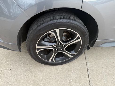 Used 2021 Ford Edge ST image 9