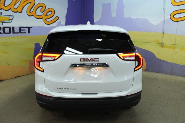 Used 2024 GMC Terrain SLE w/ LPO, Floor Liner Package FWD image 7