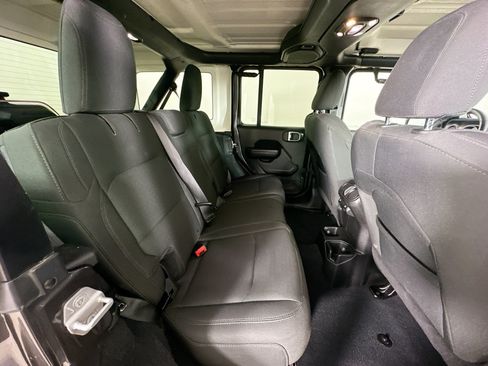Used 2019 Jeep Wrangler Unlimited Sport S AWD/4WD image 38