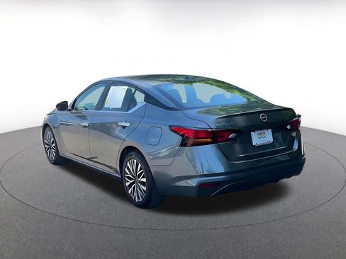 Used 2025 Nissan Altima 2.5 SV FWD image 11