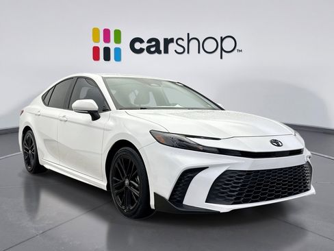 Used 2025 Toyota Camry SE image 7