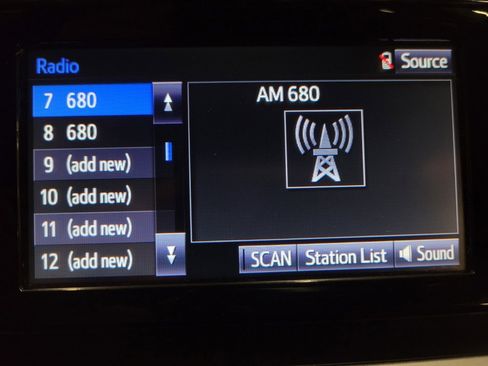 Used 2019 Toyota Highlander LE image 25