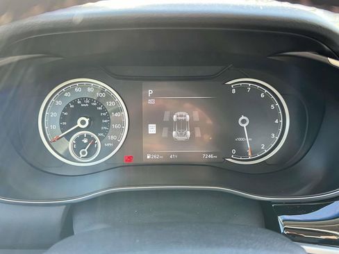 Used 2024 Genesis G70 2.5T image 24