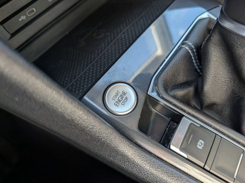 Used 2022 Volkswagen Tiguan SE image 30