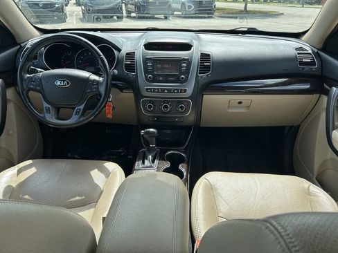 Used 2015 Kia Sorento LX image 10