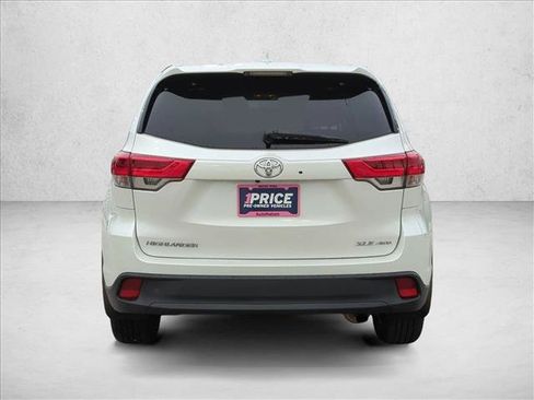 Certified 2017 Toyota Highlander XLE AWD/4WD image 7