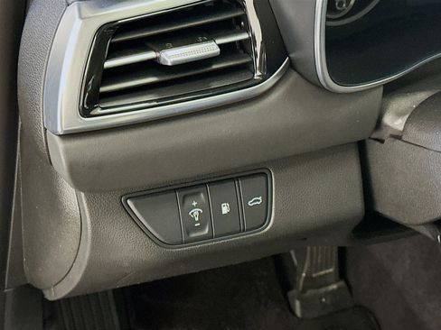 Used 2025 Genesis G70 2.5T AWD/4WD image 17