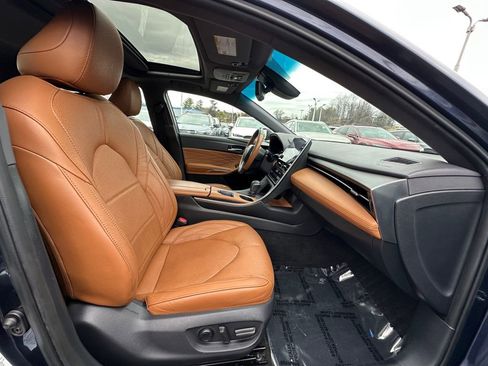 Used 2019 Toyota Avalon Limited image 28
