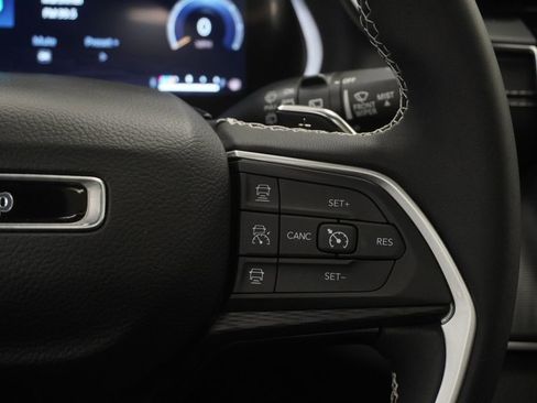 Used 2023 Jeep Grand Cherokee Altitude image 37