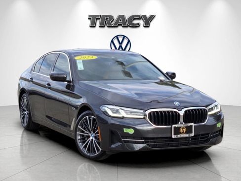 Used 2023 BMW 530e w/ Premium Package RWD image 2