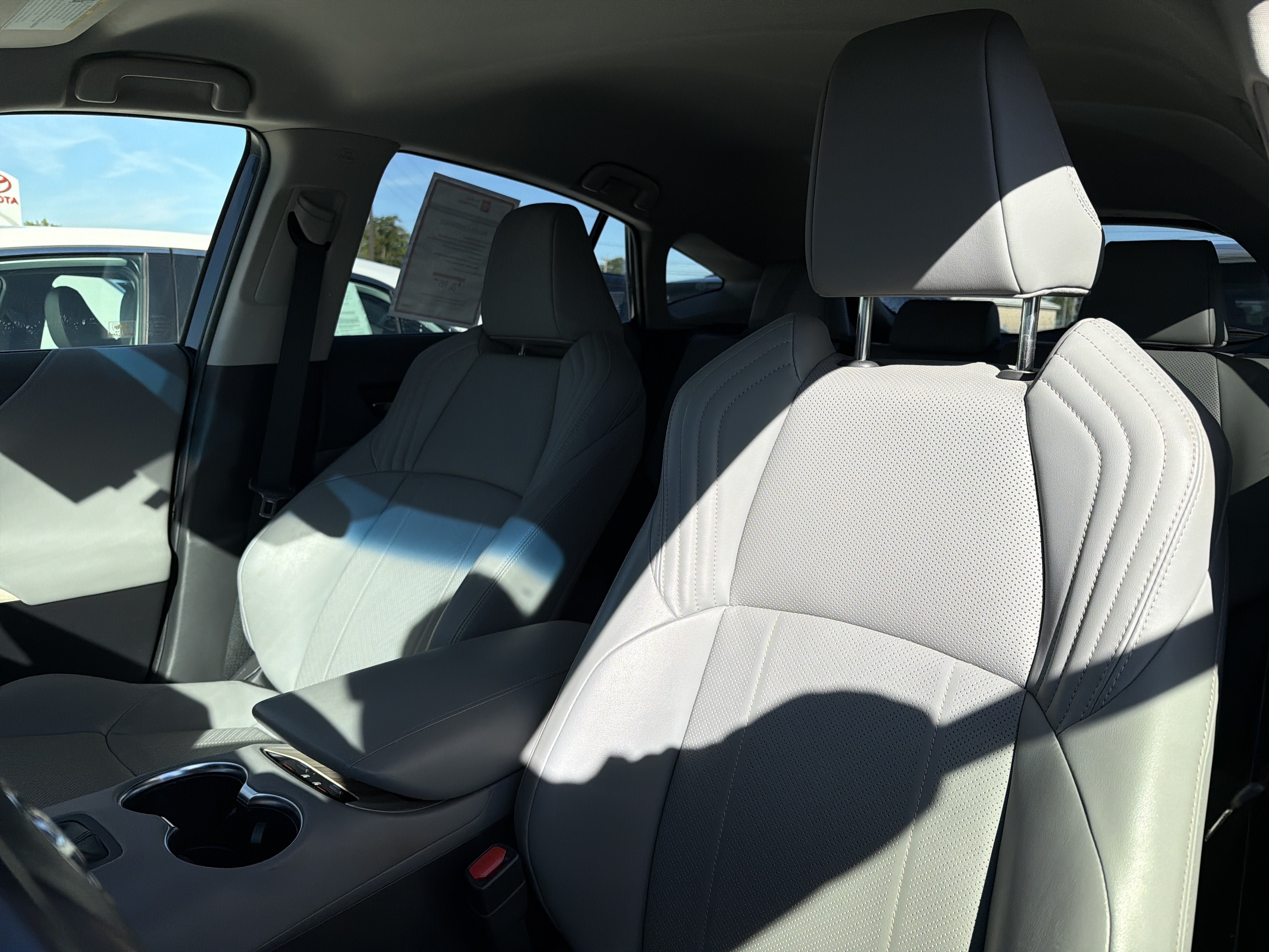 Certified 2021 Toyota Venza XLE w/ Softex Package AWD/4WD image 10