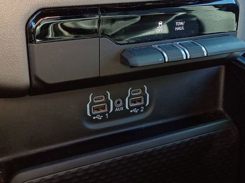 Used 2023 RAM 1500 Big Horn AWD/4WD image 25