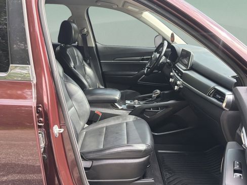 Used 2022 Kia Telluride LX FWD image 13