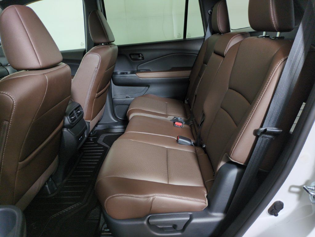 Certified 2025 Honda Passport EX-L image 31