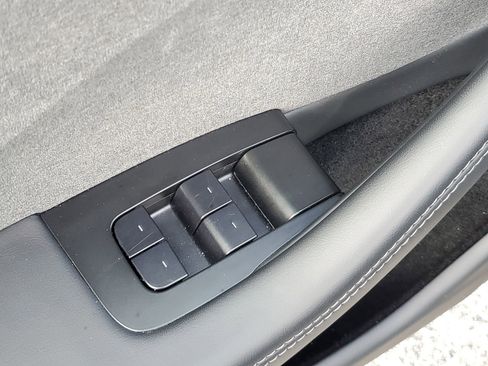 Used 2025 Tesla Model 3 image 18