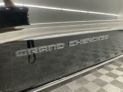 Used 2019 Jeep Grand Cherokee Altitude image 26