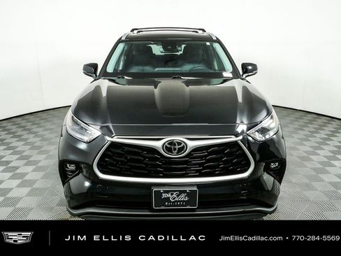 Used 2024 Toyota Highlander XLE FWD image 26
