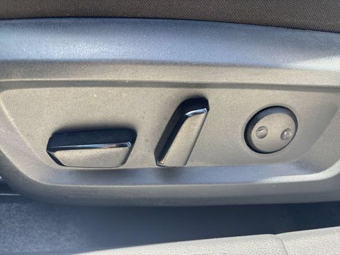 Used 2025 Nissan Rogue SV FWD image 22
