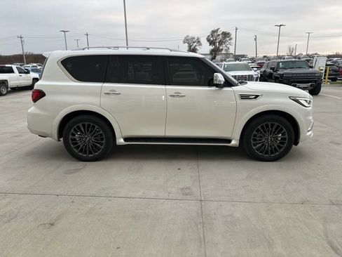 Used 2022 INFINITI QX80 Sensory w/ All-Season Package image 2