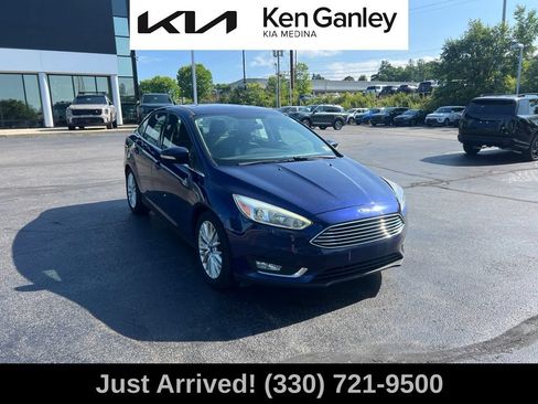 Used 2017 Ford Focus Titanium FWD image 3