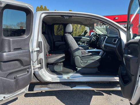 Used 2017 Nissan Titan PRO-4X image 16