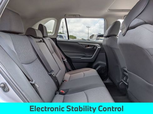 Used 2024 Toyota RAV4 XLE AWD/4WD image 30