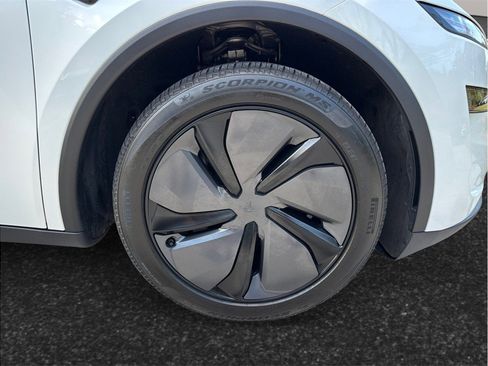 Used 2026 Tesla Model Y Long Range image 13