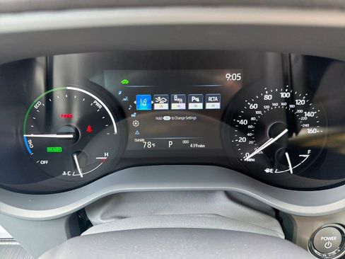 Used 2025 Toyota Sienna XLE image 12