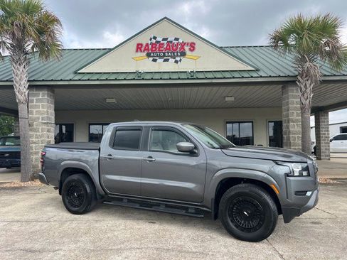 Used 2022 Nissan Frontier SV image 1