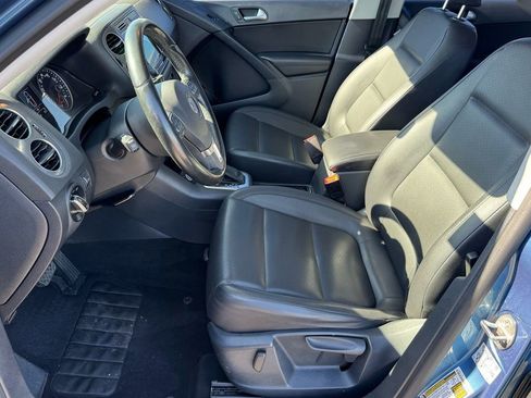 Used 2017 Volkswagen Tiguan S image 11
