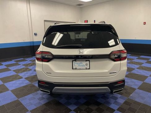 Certified 2025 Honda Pilot Touring image 25