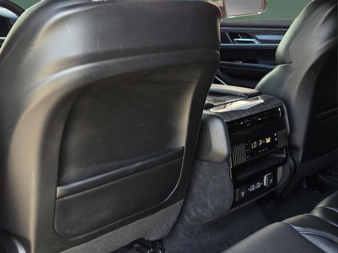 Used 2022 Jeep Wagoneer Series III RWD image 32