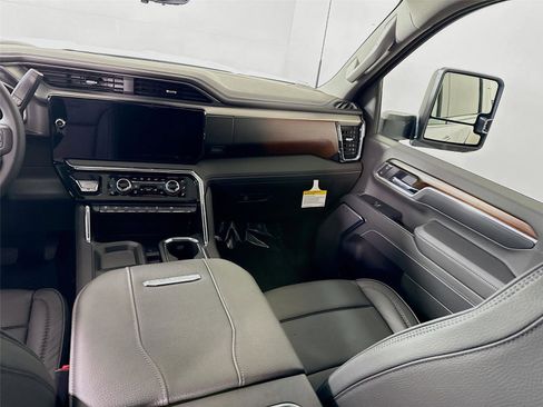 New 2026 GMC Sierra 3500 Denali w/ Denali Reserve Package image 19