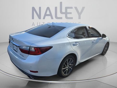 Used 2016 Lexus ES 350 w/ Luxury Package w/Wood Trim FWD image 5