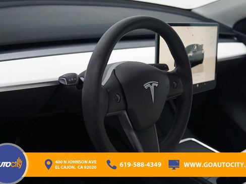 Used 2022 Tesla Model Y Long Range image 5