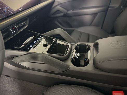 New 2026 Porsche Cayenne image 23