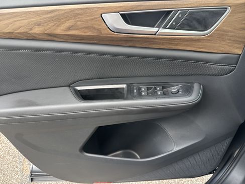 Certified 2025 Volkswagen Atlas SE FWD image 9