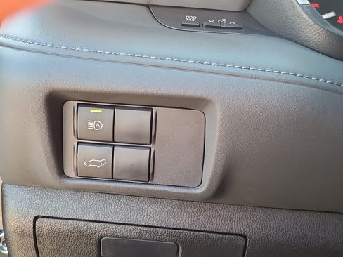 Used 2022 Toyota Highlander XLE AWD/4WD image 14