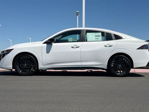 New 2027 Nissan Sentra SR w/ Floor Mat Package FWD image 7