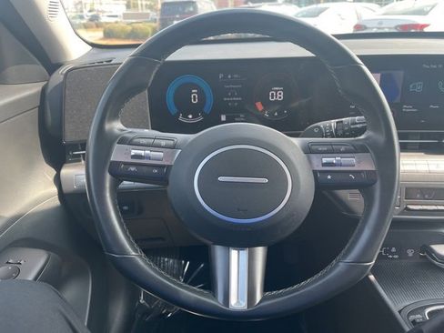 Used 2025 Hyundai Kona SEL image 18