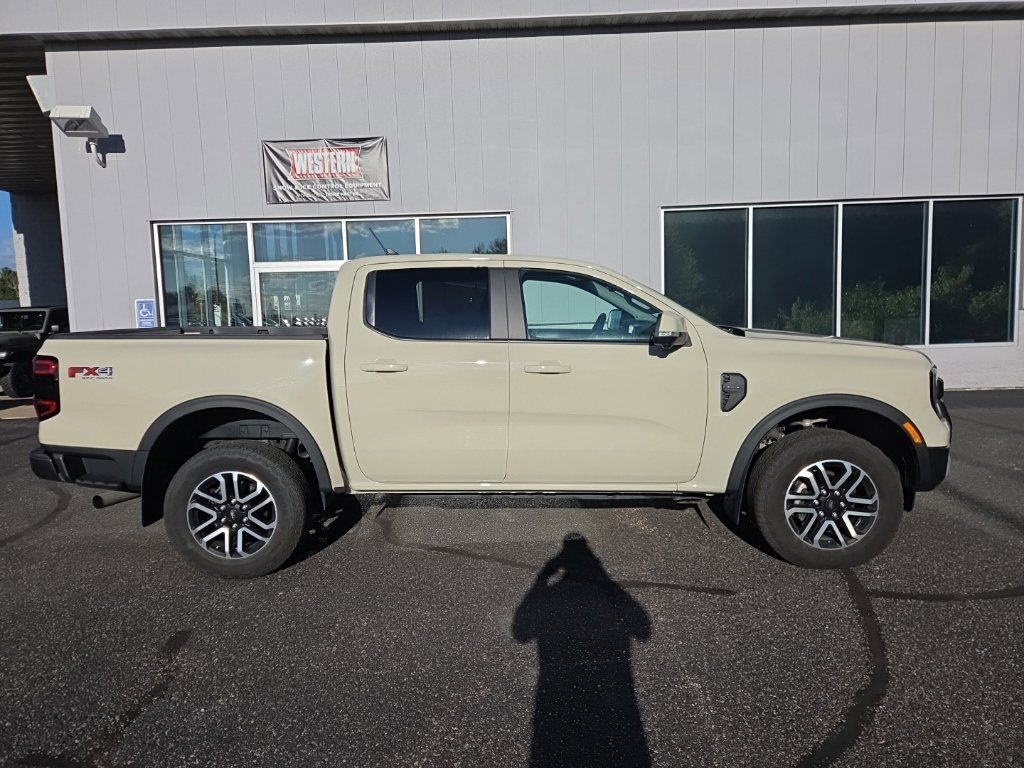 Used 2025 Ford Ranger Lariat w/ FX4 Off-Road Package AWD/4WD image 2