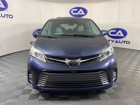 Used 2018 Toyota Sienna XLE Premium image 9