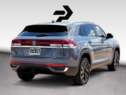 Certified 2024 Volkswagen Atlas Cross Sport SE w/ Panoramic Sunroof Package FWD image 8