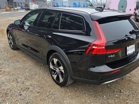 Certified 2024 Volvo V60 B5 Cross Country Plus image 2