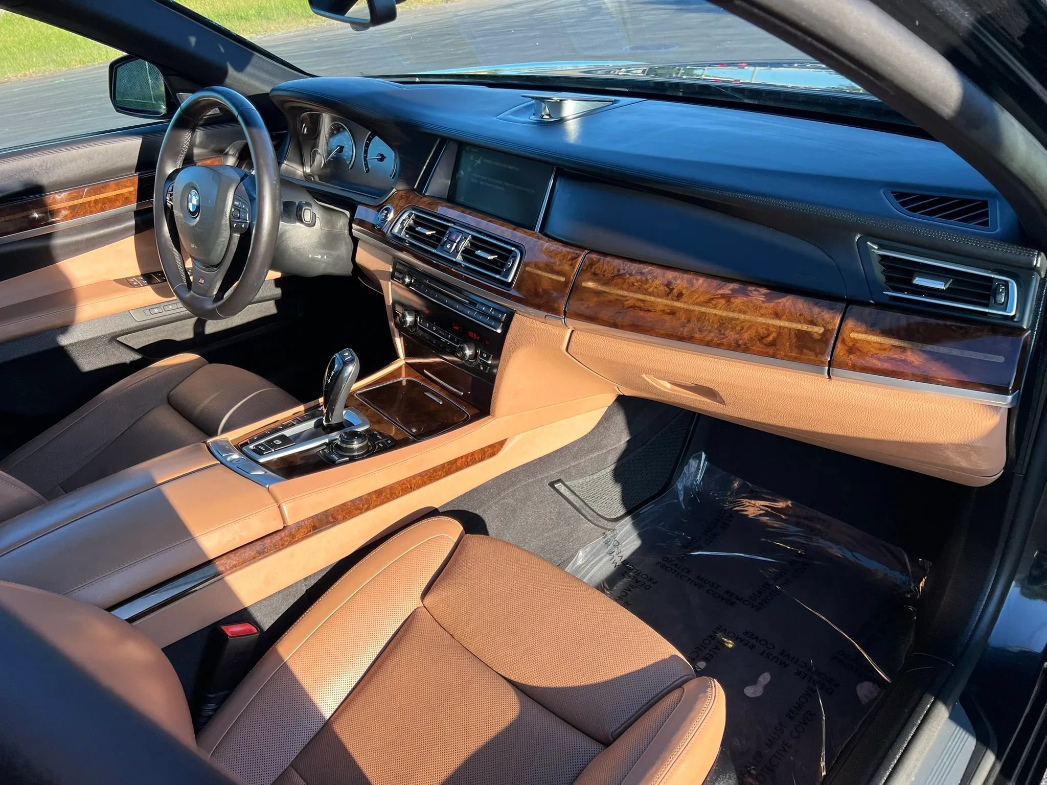 Used 2013 BMW 750Li xDrive w/ Executive Pkg AWD/4WD image 17