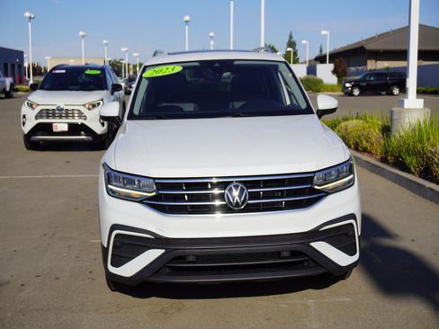 Used 2023 Volkswagen Tiguan SE AWD/4WD image 6