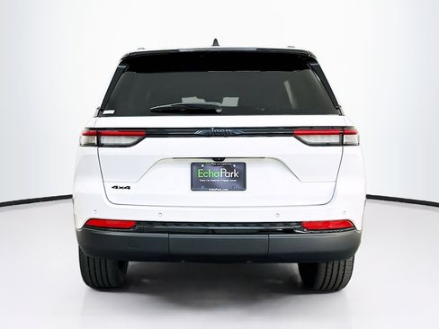 Used 2023 Jeep Grand Cherokee Altitude image 7