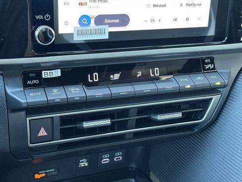 Certified 2026 Toyota Camry Hybrid FWD image 19